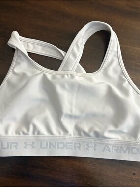 Under Armour Women’s Medium White Sports Bra Basic Non Padded N7